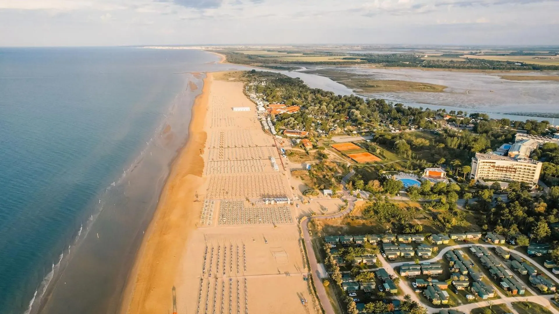 Nice Flat With Terrace In A Great Spot - Beahost Bibione Italy